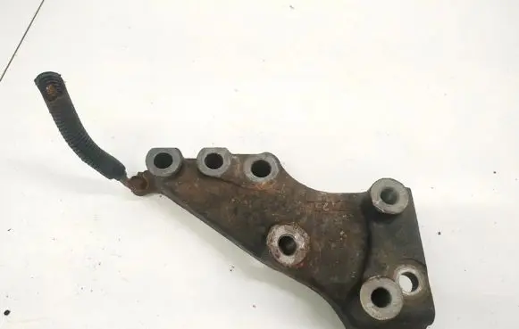 Honda Civic Engine mounting bracket