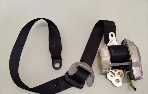 Toyota Corolla Verso E121 Front seatbelt L153004 061002