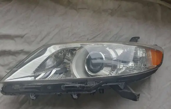 Toyota Sienna XL30 III Headlight/headlamp 8111008030 73572330400 8073810