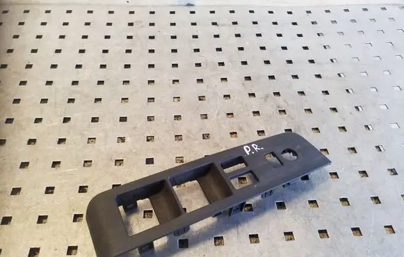 Nissan X-Trail T31 Front door window switch trim 80960JG040A
