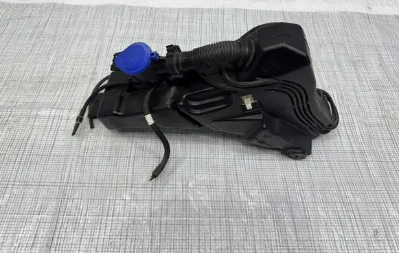 Ford Focus ST Windshield washer fluid reservoir/tank