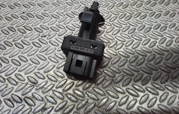 Mercedes-Benz Vito Viano W639 Clutch pedal sensor A0065451014