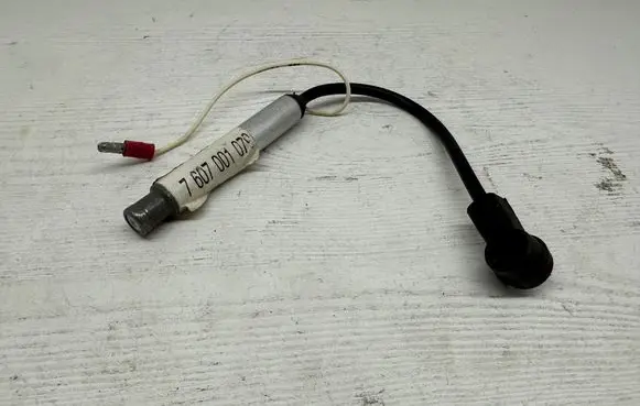 Volkswagen PASSAT B5.5 Aerial antenna amplifier 7607001079