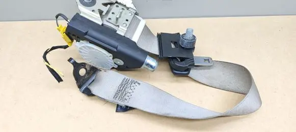 Mercedes-Benz ML W164 Rear seatbelt A1648600385
