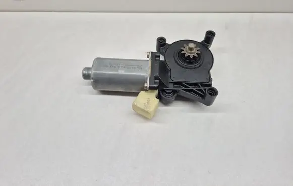 Mercedes-Benz E W210 Front door window regulator motor A2108205842