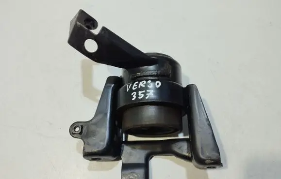 Toyota Corolla Verso AR10 Engine mount bracket