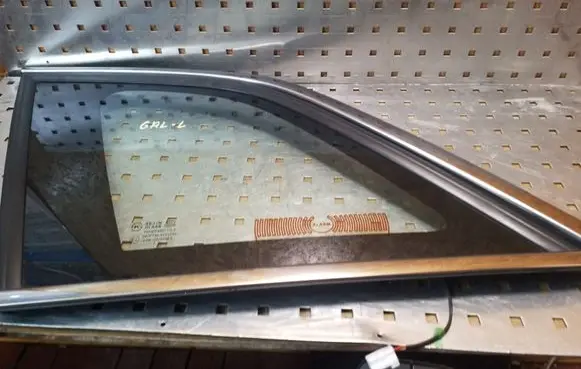 Opel Antara Rear side window P96660068