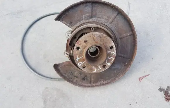 BMW X5 E53 Rear wheel hub