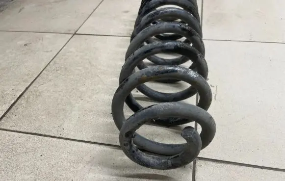 Mercedes-Benz E W211 Front coil spring
