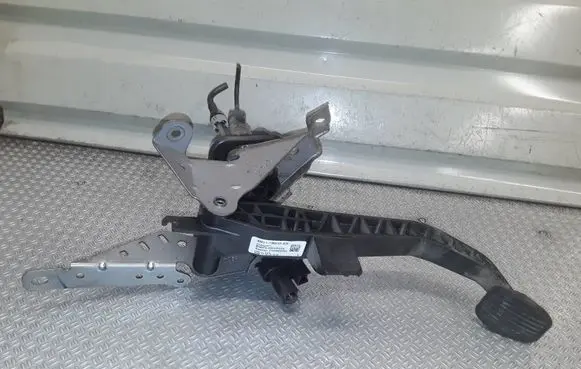 Volvo C30 Clutch pedal 4N517B633ER 31280371