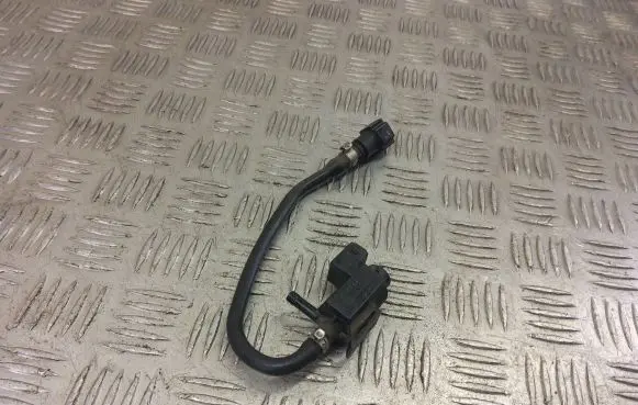 Jaguar XF X250 Vacuum valve 70435600