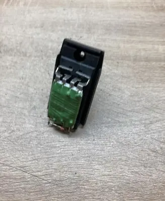 Peugeot 208 I Heater blower motor/fan resistor 304208