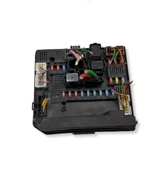 Nissan Qashqai Fuse module 284B7JD000 3280067079 519228043
