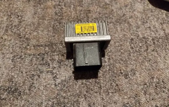 Nissan Qashqai Glow plug pre-heat relay 8200859243