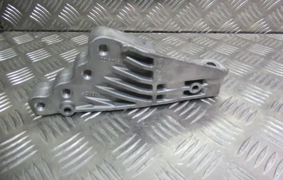 Mercedes-Benz Metris W447 Engine mount bracket 50861
