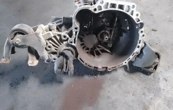 Hyundai Accent Manual 5 speed gearbox JI1973
