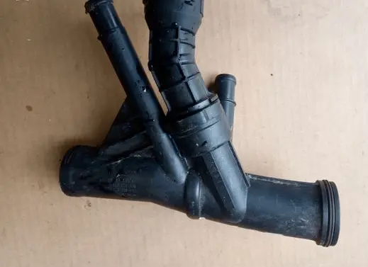 Volkswagen Golf VII Engine coolant pipe/hose 04L121071E