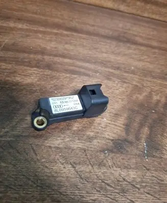 Audi A3 S3 8L Airbag deployment crash/impact sensor 8L0959643C 221200 02309029P3KU
