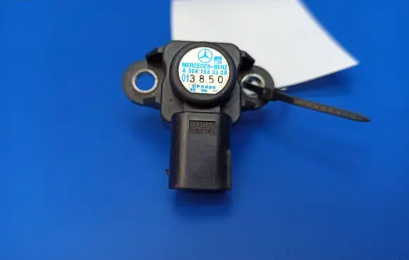 Mercedes-Benz C W203 Air pressure sensor A0041533328