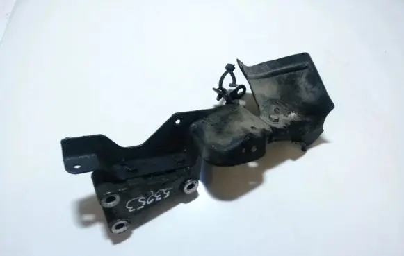 Nissan Almera N16 Engine mounting bracket