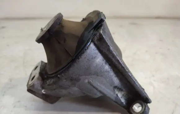 Honda Civic IX Engine mount bracket