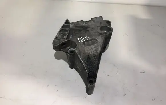 Skoda Octavia Mk2 (1Z) Engine mounting bracket 03G199207G