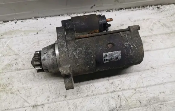 Nissan X-Trail T30 Starter motor 233008H801