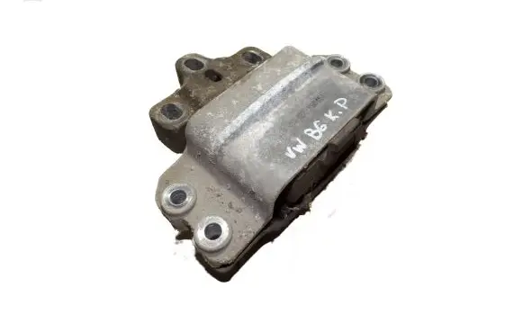 Volkswagen PASSAT B6 Engine mount bracket