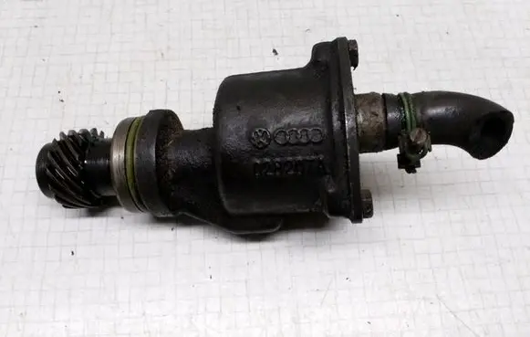 Volkswagen Golf III Vacuum pump 028207A