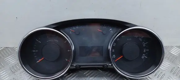 Speedometer (instrument cluster)