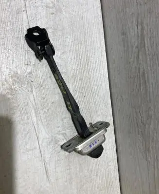 Renault Megane IV Rear door check strap stopper