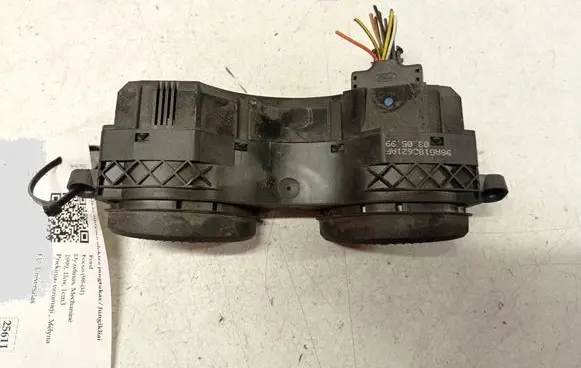 Ford Focus Windscreen/window heater switch 98AG18C621AF