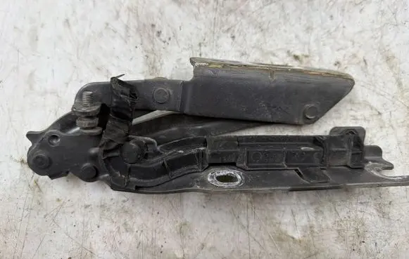 Volkswagen Golf V Engine bonnet/hood hinges 1K0823302C