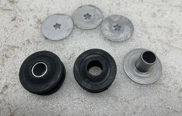Radiator mount bracket