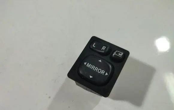 Toyota Avensis Verso Wing mirror switch 183575