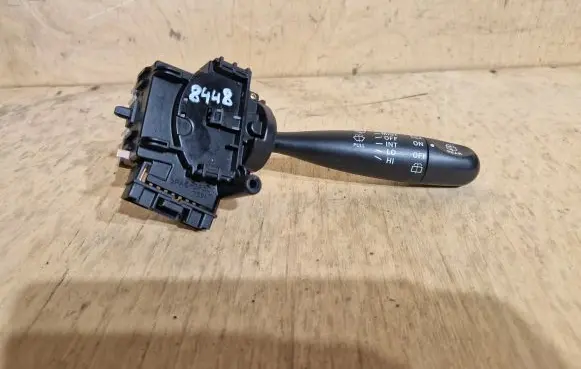 Toyota Yaris Wiper control stalk 173647