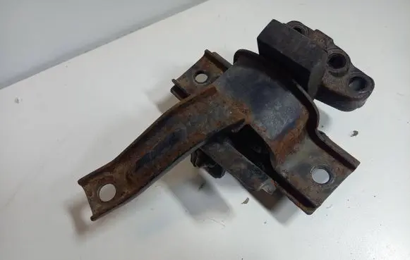 Hyundai i10 Engine mount bracket