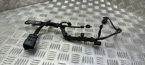 Volkswagen Scirocco Fuel injector wires 06J971824