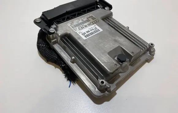 Audi A4 S4 B7 8E 8H Engine control unit/module 03G906016LR 0281013888