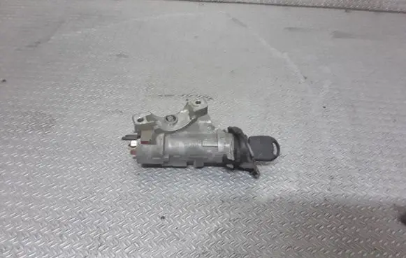 Volkswagen PASSAT B5.5 Ignition lock 4B0905851