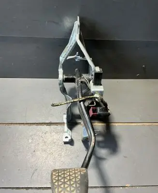 Opel Astra H Brake pedal 