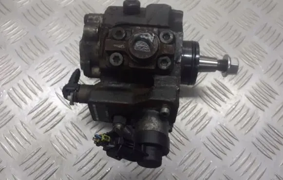 KIA Ceed Fuel injection high pressure pump 33100-2A400