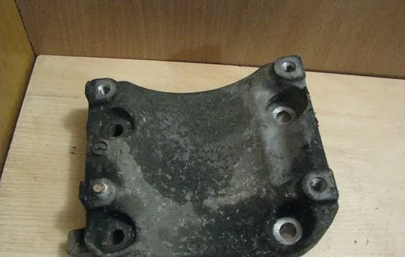 Honda Accord Engine mounting bracket