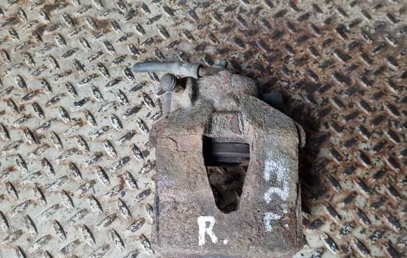 Skoda Yeti (5L) Front brake caliper