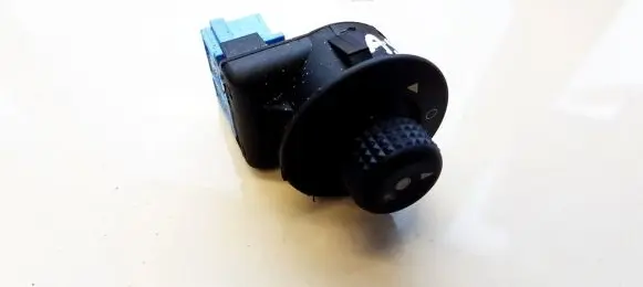 Wing mirror switch