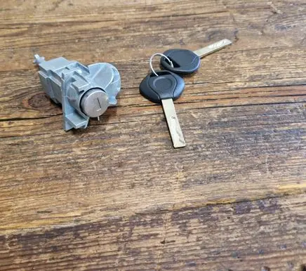 BMW 3 E46 Front door lock (next to the handle) 51217019975 7019975