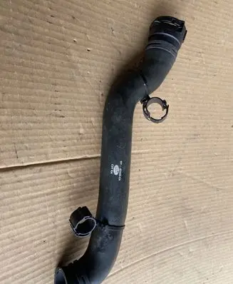 Land Rover Discovery 4 - LR4 Engine coolant pipe/hose FPLA8D033CA