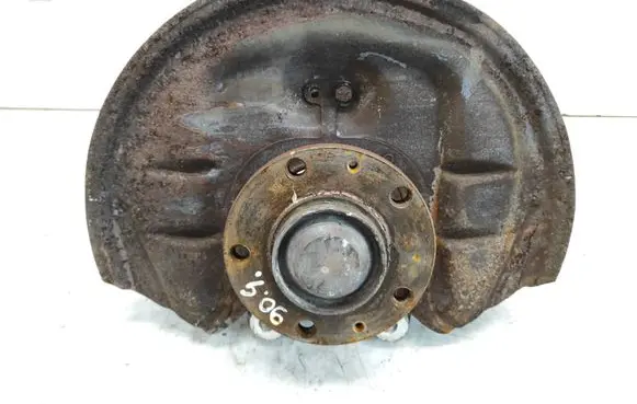 Rear wheel hub spindle/knuckle