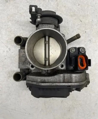 Volkswagen PASSAT B5 Throttle valve 058133063H 408237212D