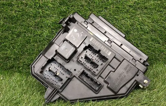 Ford Explorer Power management control unit 8L2T14B476AG